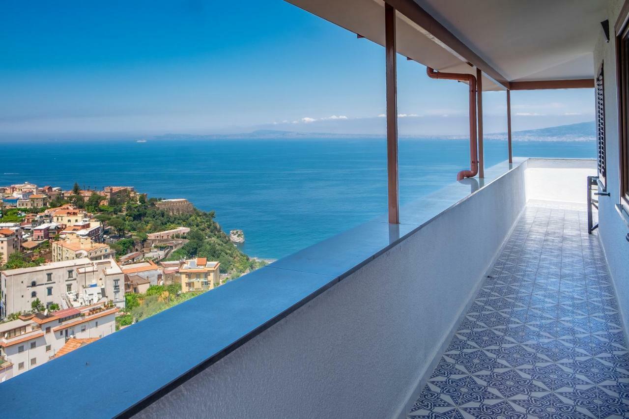 Appartamento In Villa Ariel Вико Екуензе Екстериор снимка