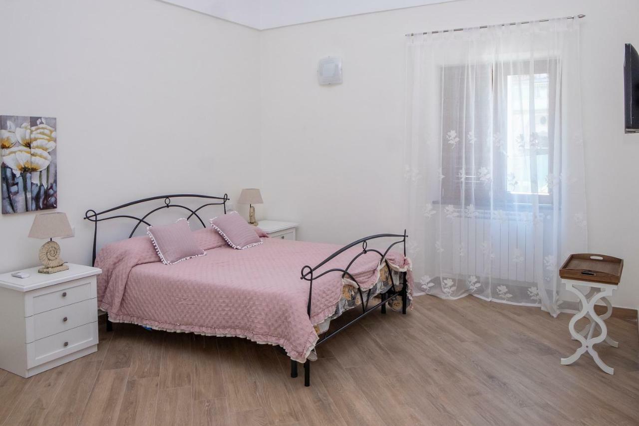 Appartamento In Villa Ariel Вико Екуензе Екстериор снимка