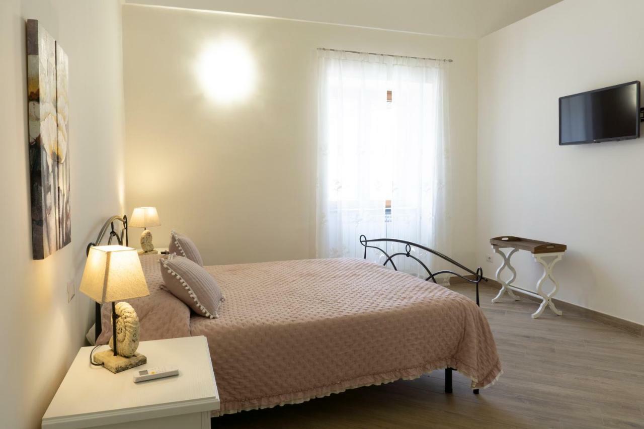 Appartamento In Villa Ariel Вико Екуензе Екстериор снимка